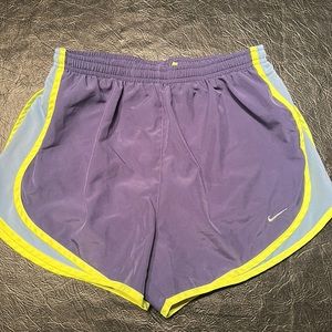 Women, size medium, dry, fit Nike shorts